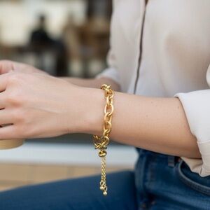 Elegant Gold Chain Bracelet